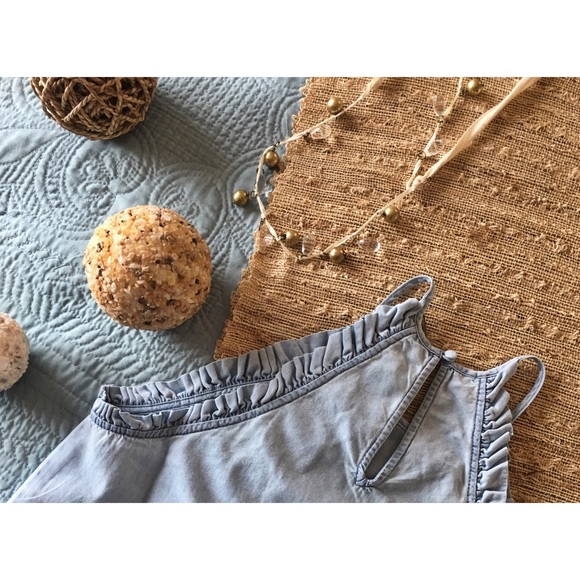 •HP! Light Blue sleeveless Ruffle Detail Blouse• - Picture 8 of 9